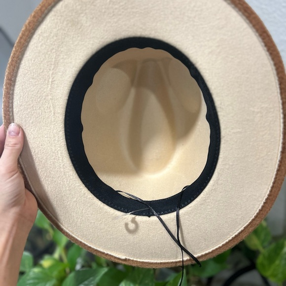 Lot of Four Fall Hats - Picture 11 of 16